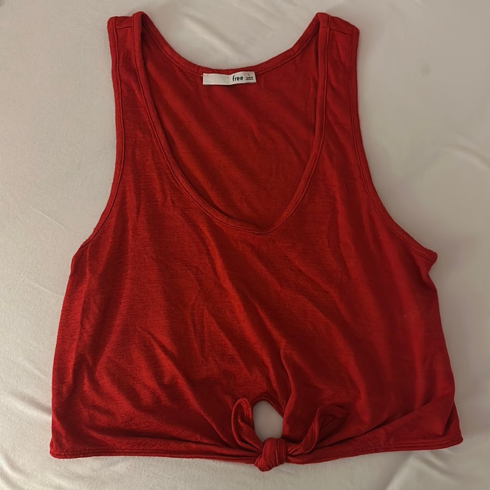 aritzia knot crop top! super cute. size L
